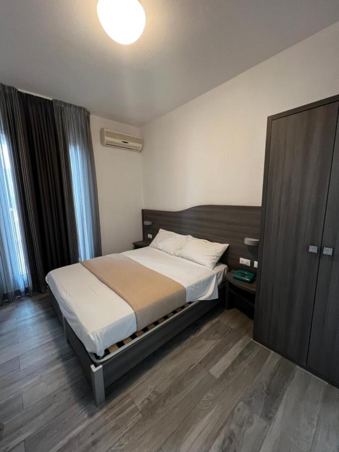 Hotel Trieste Riccione Dış mekan fotoğraf