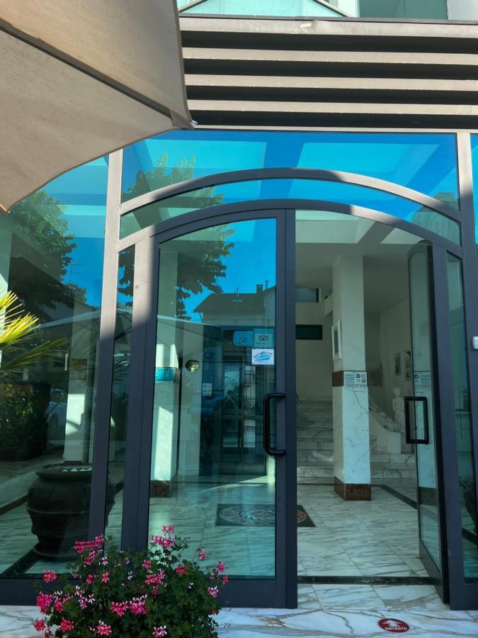 Hotel Trieste Riccione Dış mekan fotoğraf